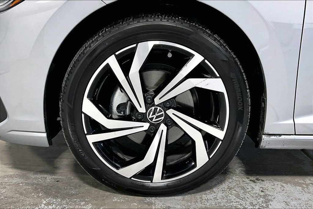 Used 2025 Volkswagen Jetta SEL image 11