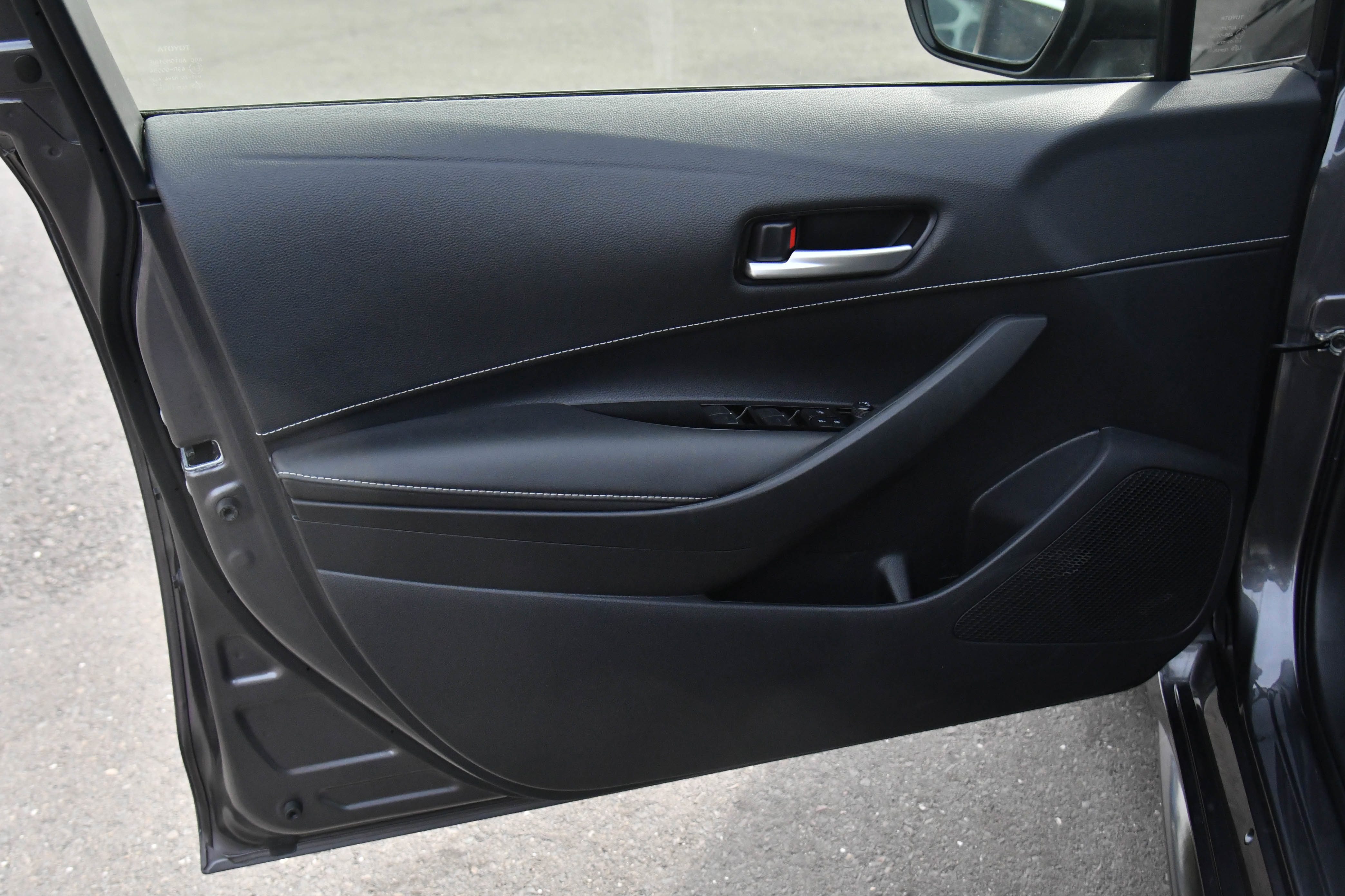 Used 2024 Toyota Corolla SE w/ SE Package image 14