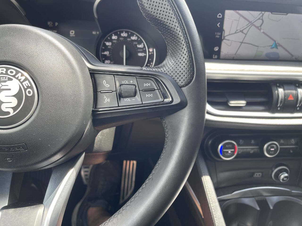 Used 2022 Alfa Romeo Stelvio Ti image 32