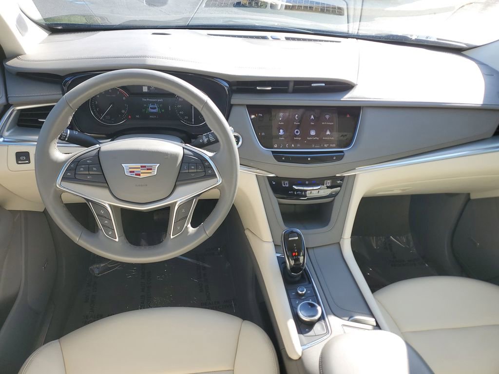 Used 2021 Cadillac XT5 Premium Luxury w/ LPO, Premium Carpet Package FWD image 17
