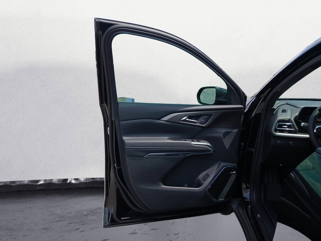 New 2025 Chevrolet Traverse LT w/ Enhanced Driving Package image 9