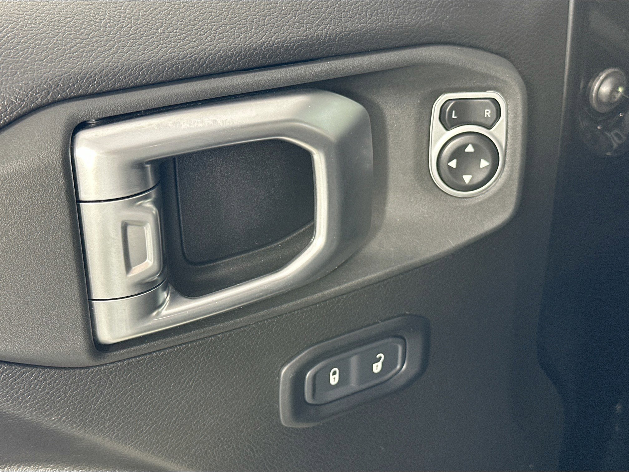 Used 2024 Jeep Gladiator Mojave w/ Convenience Group image 17