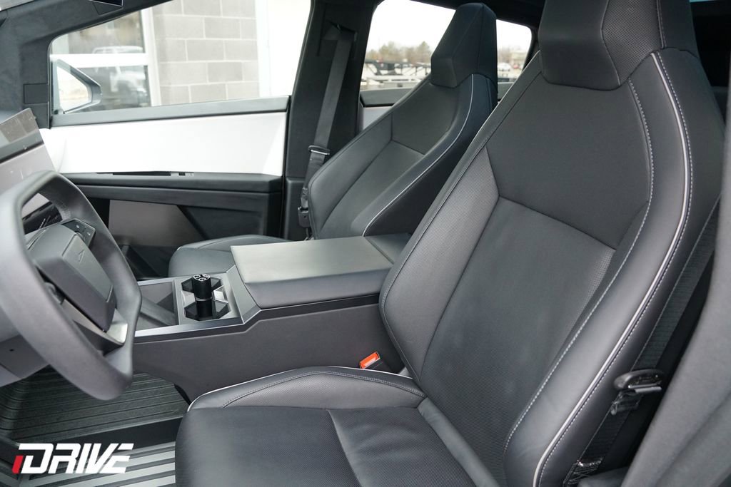 Used 2024 Tesla Cybertruck AWD Crew Cab image 18