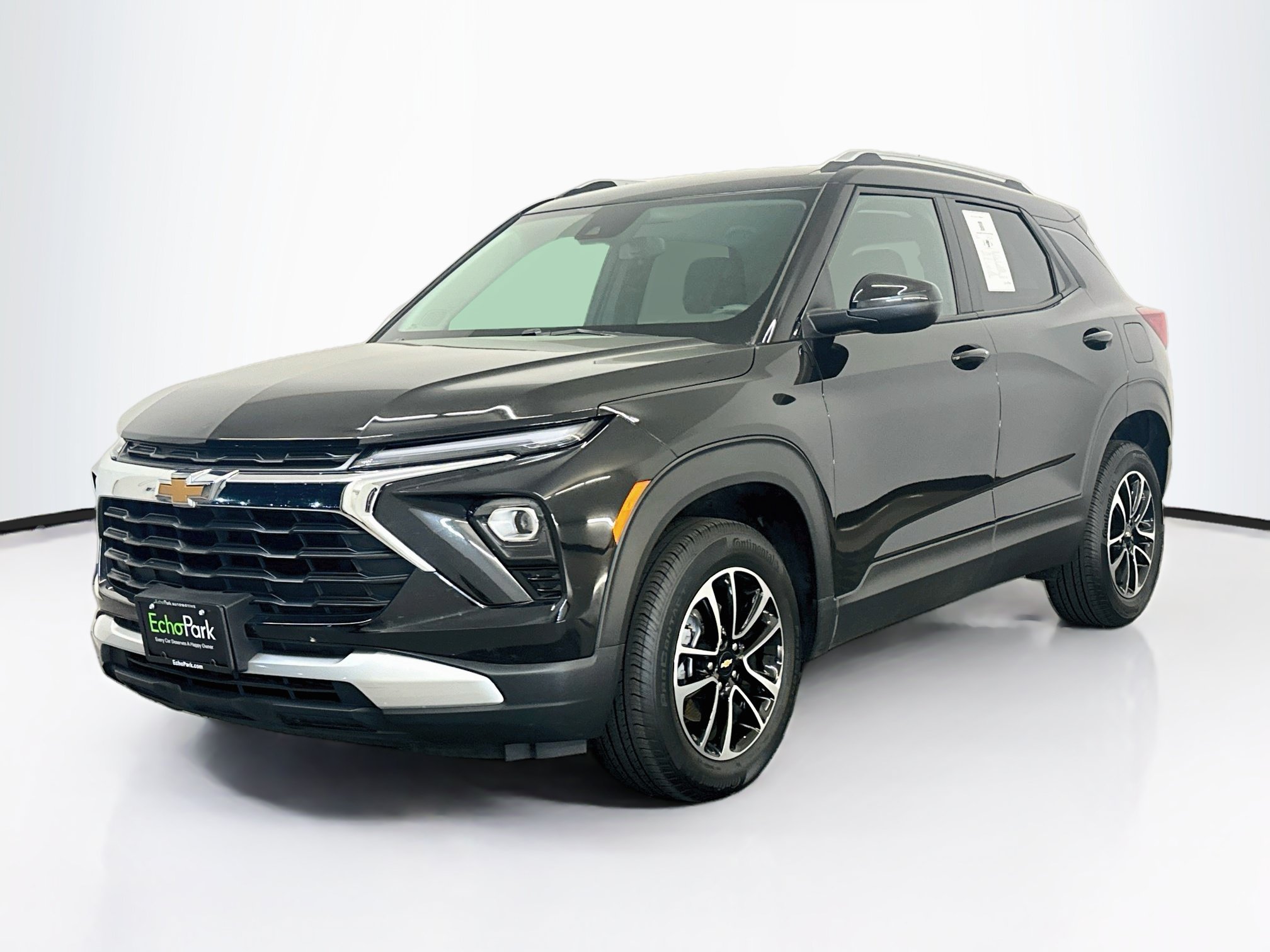 Used 2025 Chevrolet TrailBlazer LT AWD/4WD image 3