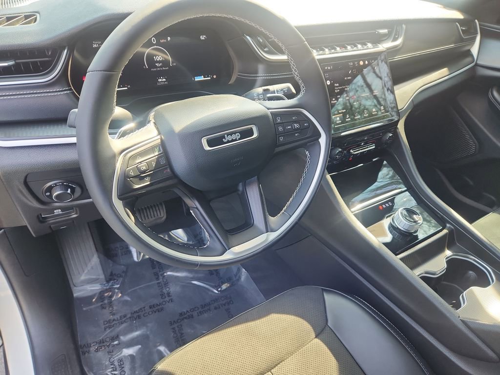 Used 2024 Jeep Grand Cherokee Altitude AWD/4WD image 15