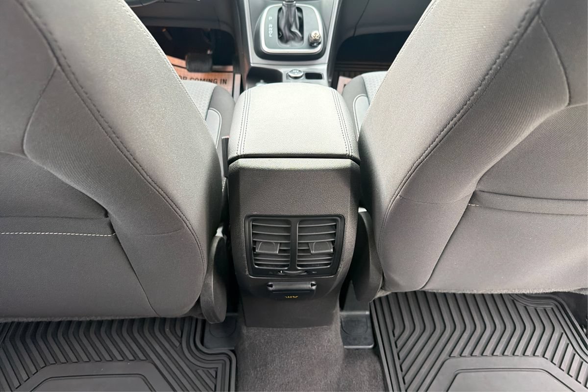 Used 2018 Ford C-MAX SE w/ Equipment Group 201A FWD image 20