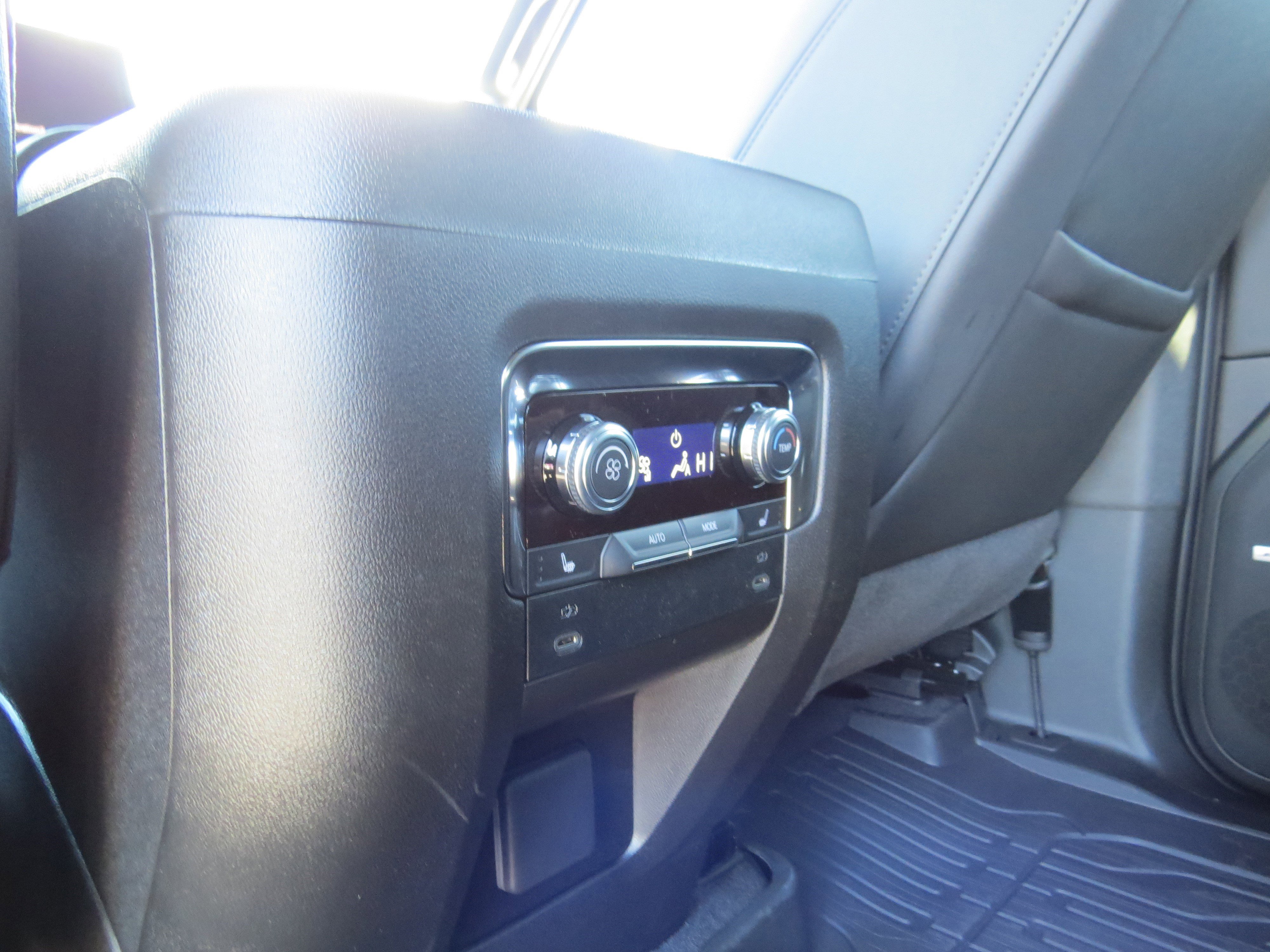 New 2026 GMC Yukon XL AT4 w/ AT4 Premium Package image 19