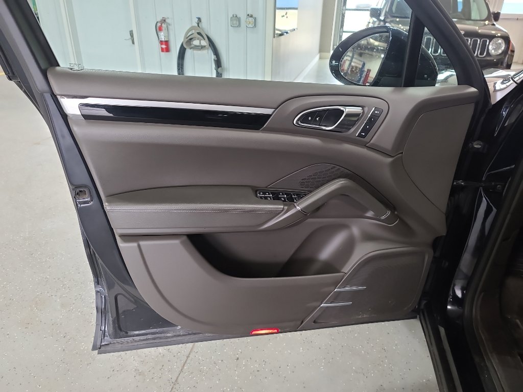 Used 2016 Porsche Cayenne Diesel image 10