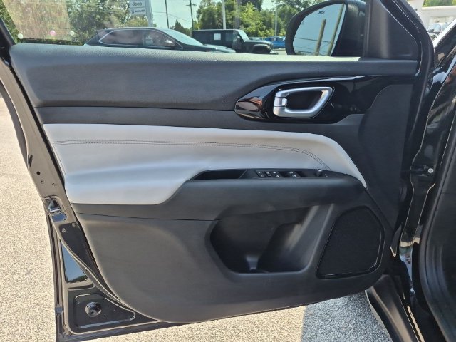 Used 2023 Jeep Compass Limited AWD/4WD image 12