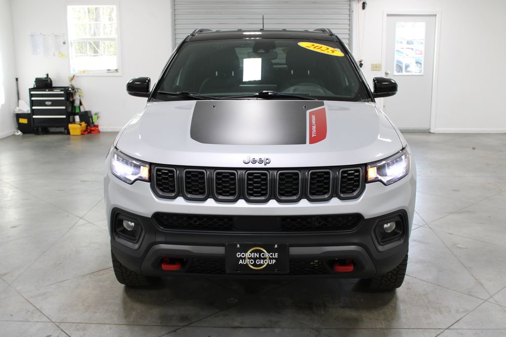 Used 2025 Jeep Compass Trailhawk video 3