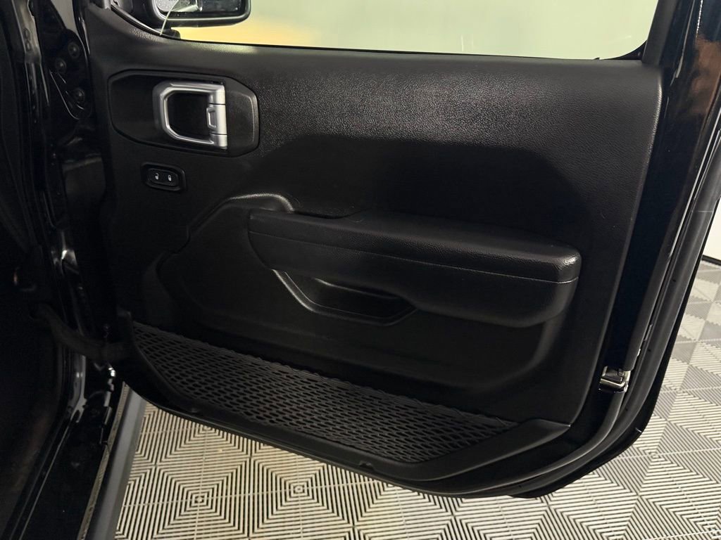 Certified 2023 Jeep Gladiator Rubicon w/ Cold Weather Group image 32