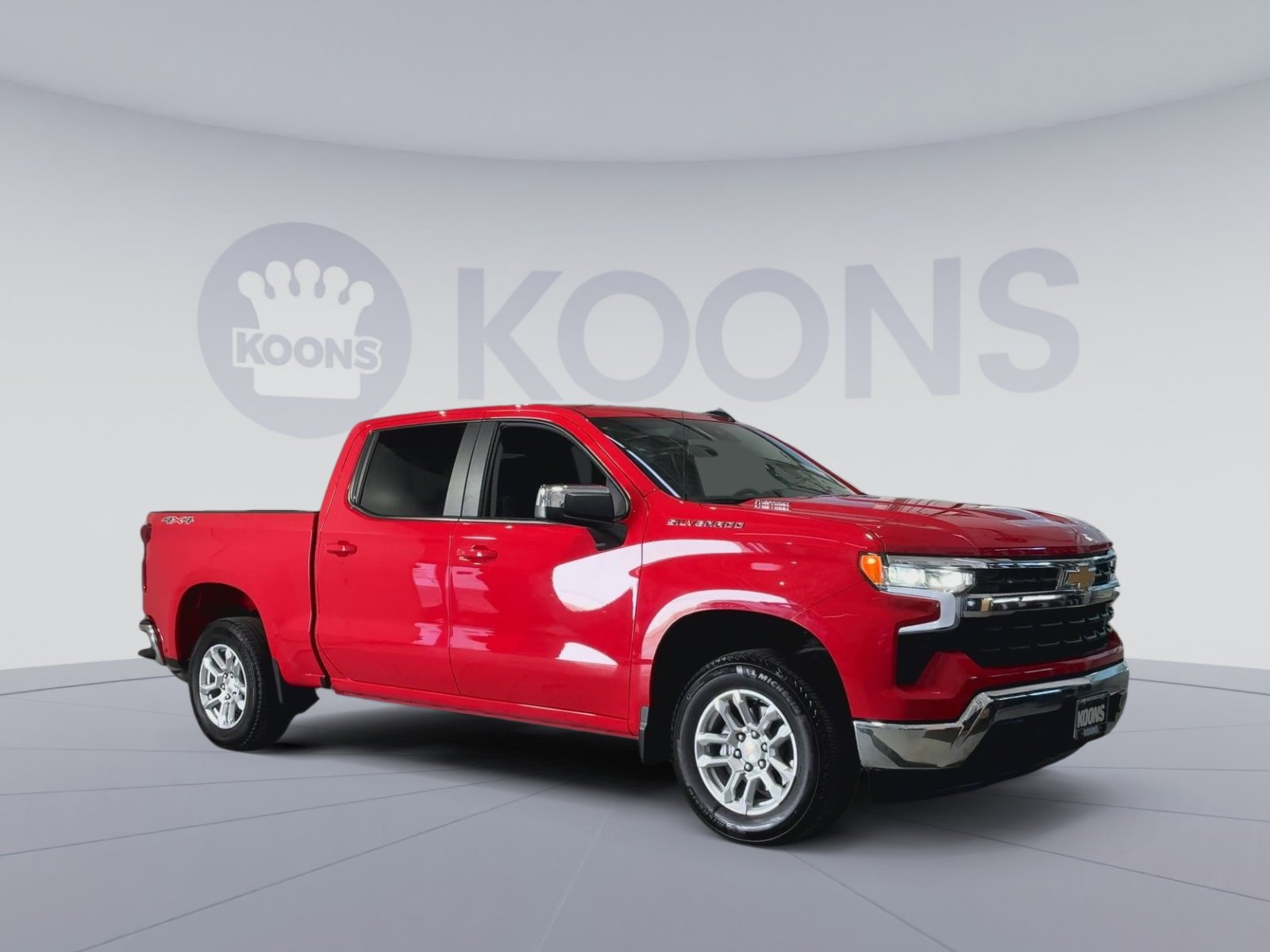 Used 2025 Chevrolet Silverado 1500 LT image 2