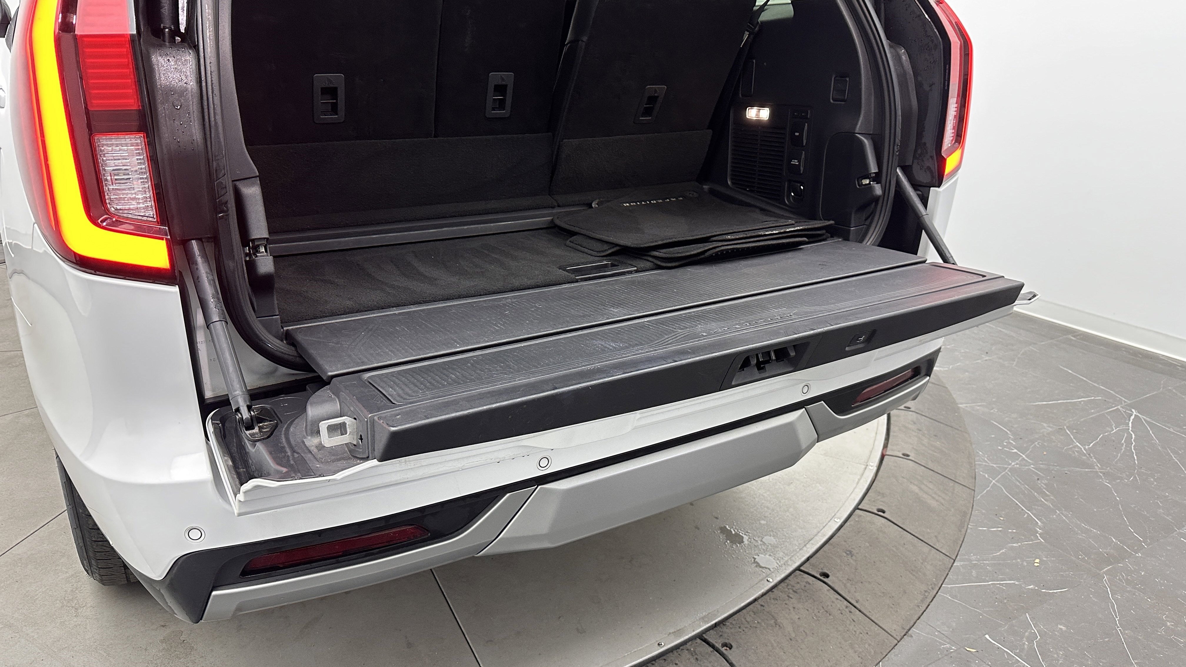 Used 2025 Ford Expedition Platinum image 34