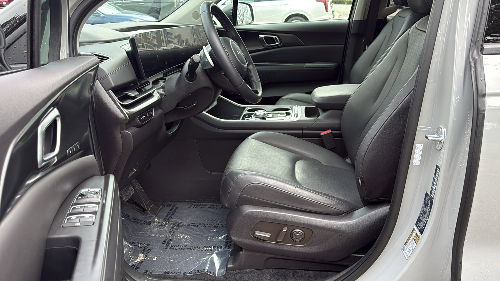 Used 2025 Kia Carnival SX Prestige image 8