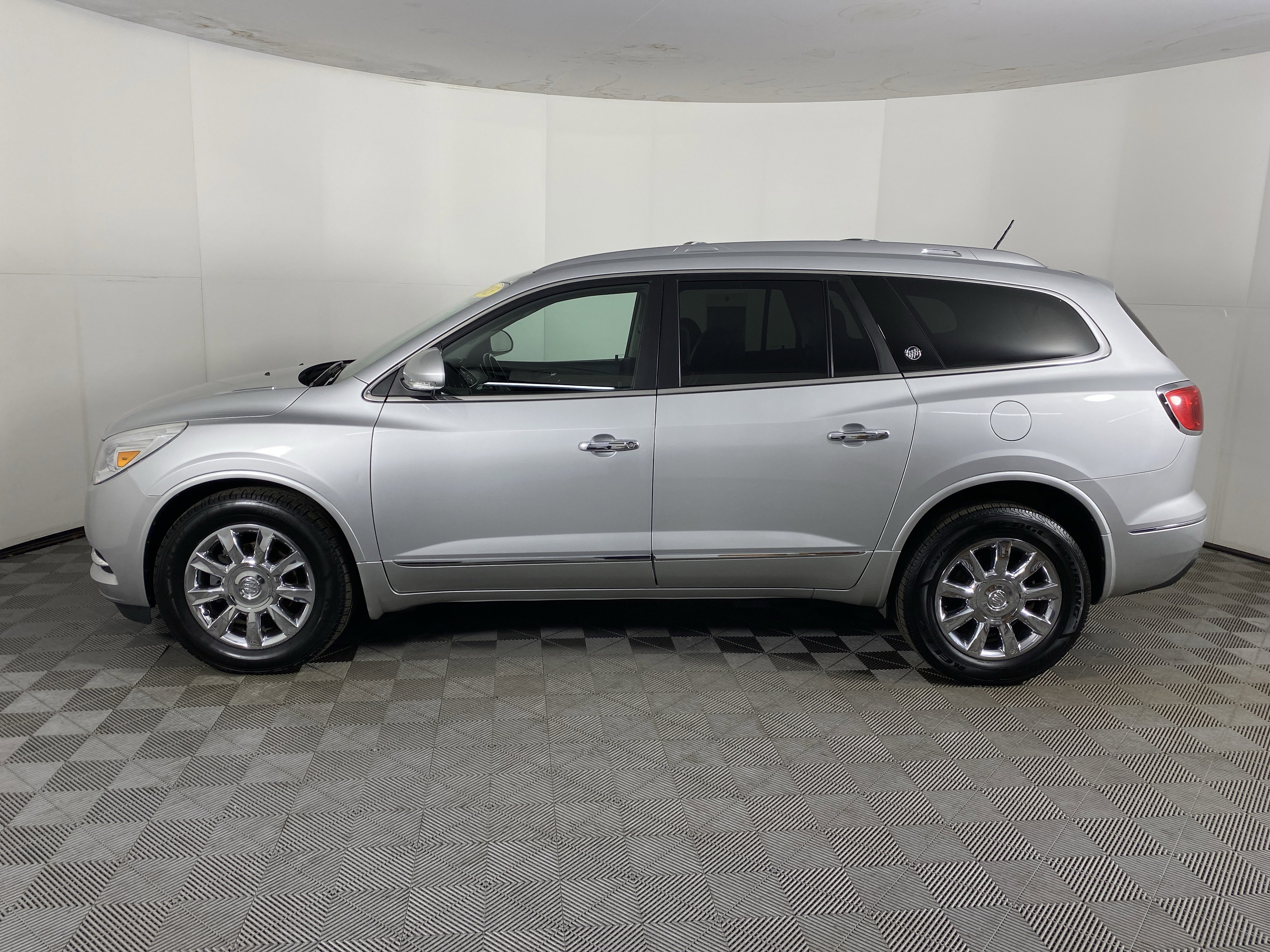 Used 2013 Buick Enclave Leather image 9