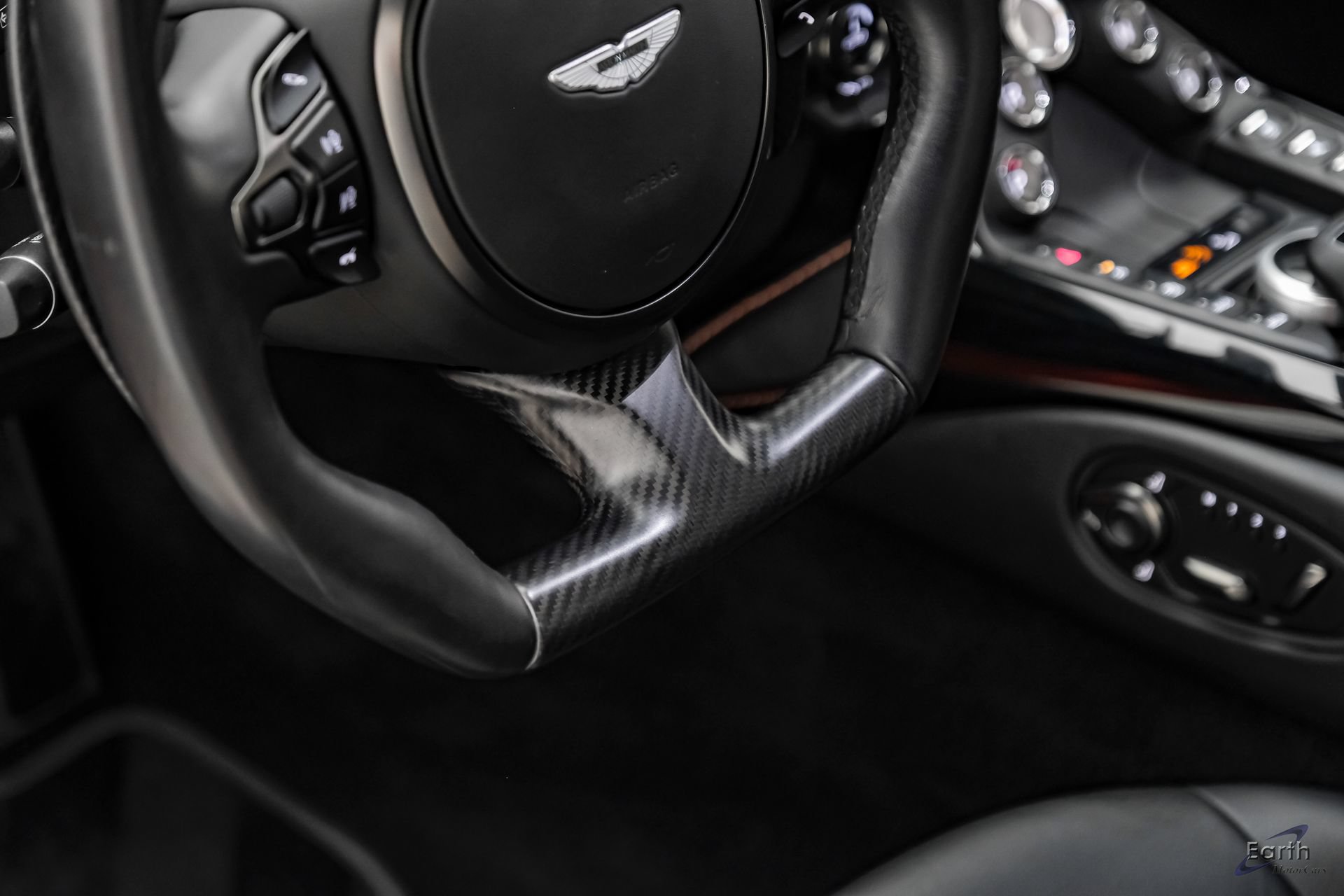 Used 2020 Aston Martin V8 Vantage Coupe RWD image 47