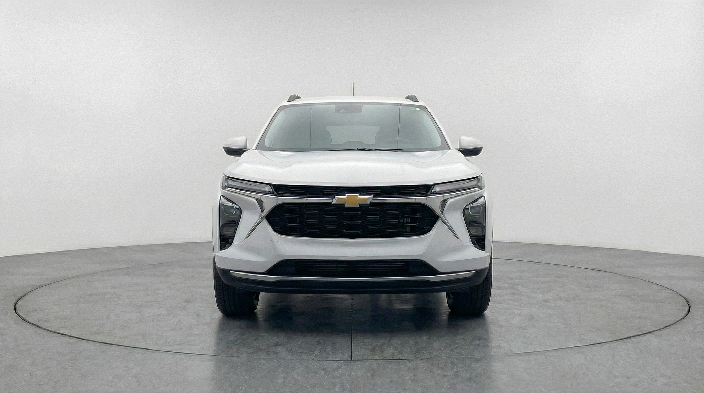 Used 2025 Chevrolet Trax LT image 2