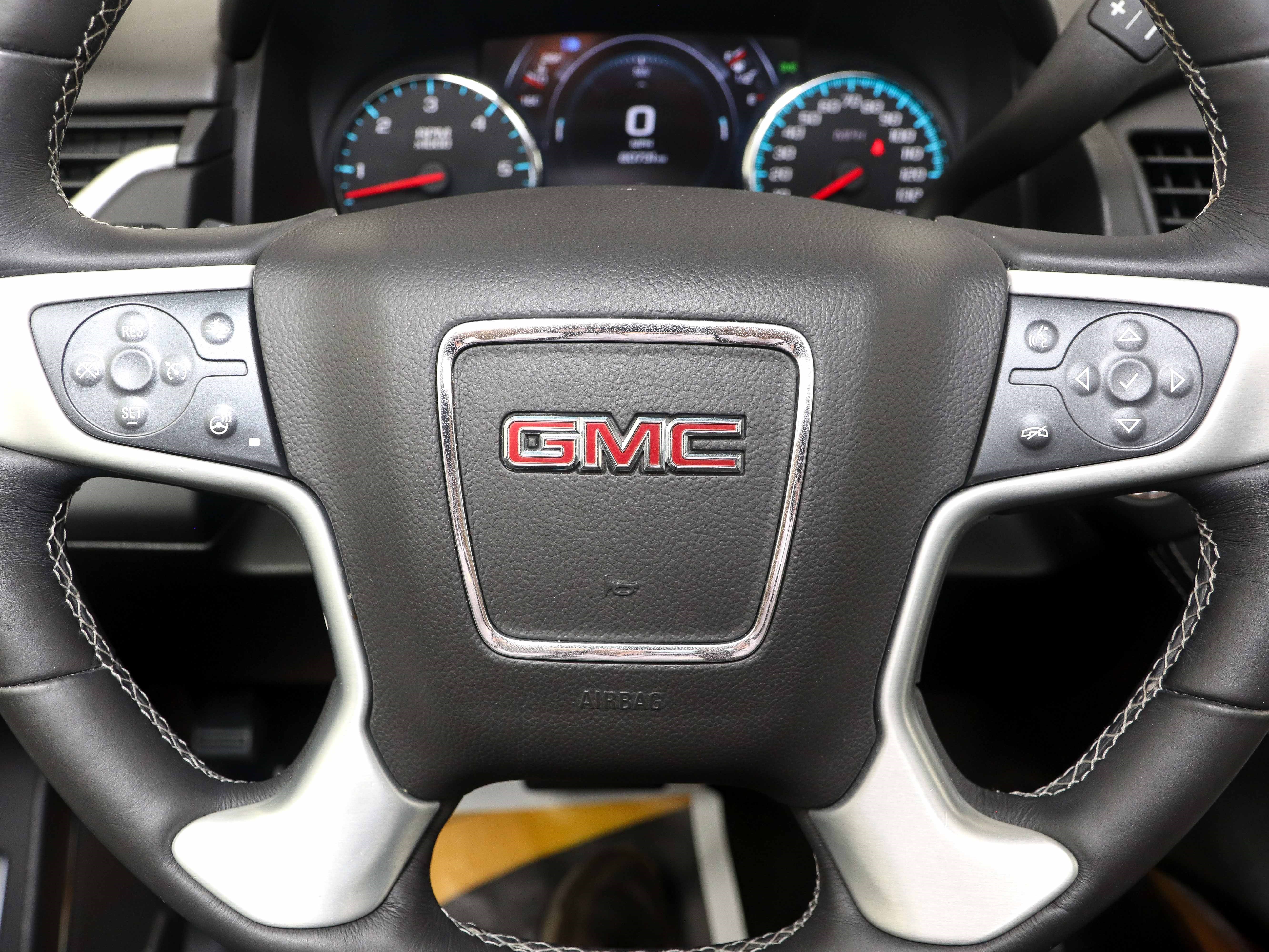 Used 2017 GMC Yukon XL SLT w/ Open Road Package AWD/4WD image 29
