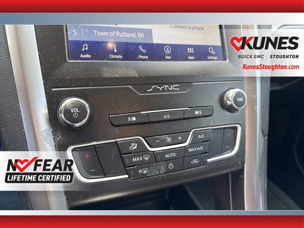 Used 2020 Ford Fusion SE image 31