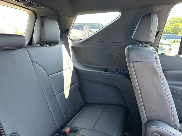 New 2026 Chevrolet Traverse RS w/ LPO, Floor Liner Package image 15