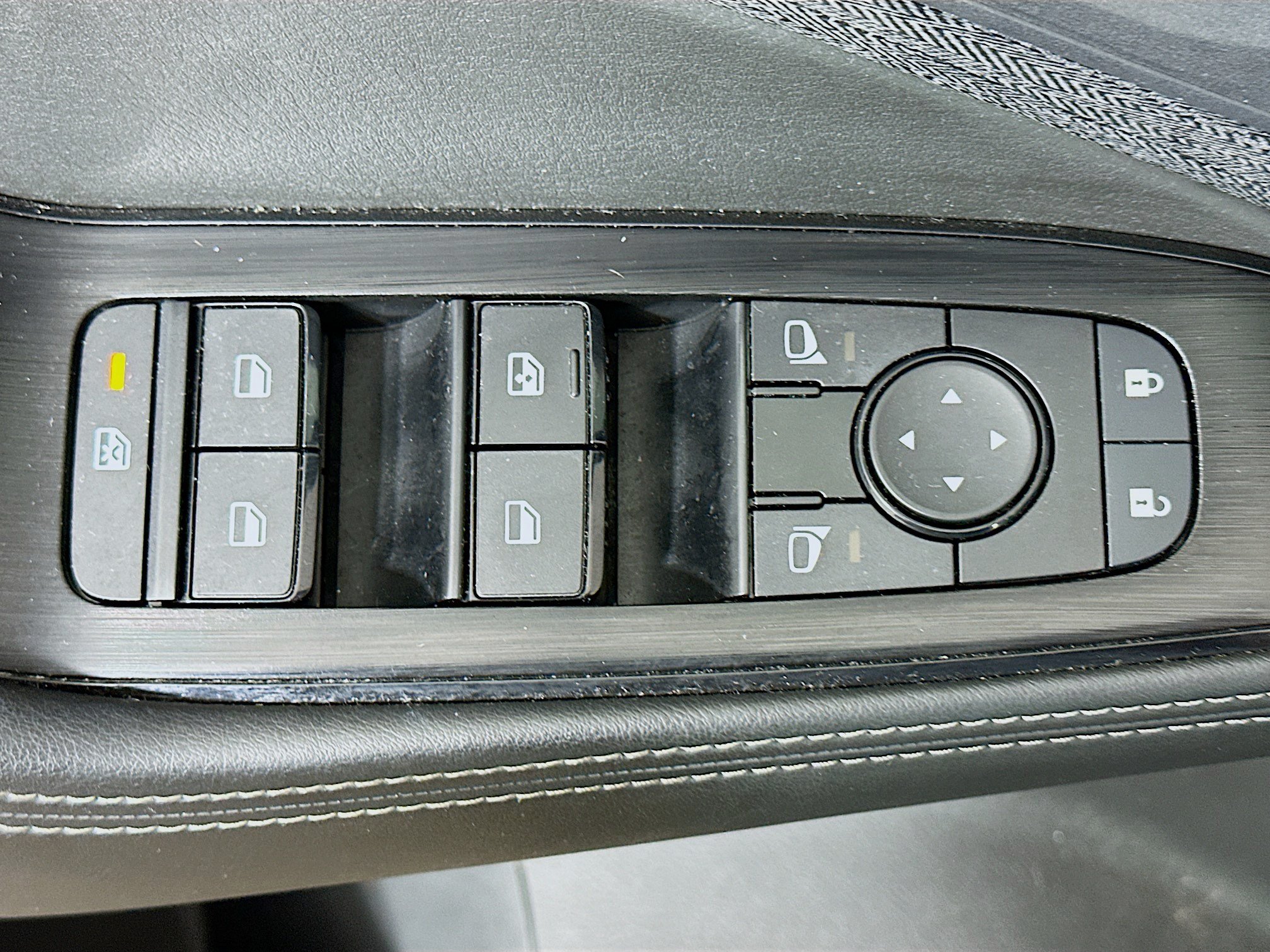 Used 2023 Nissan Rogue SV AWD/4WD image 15