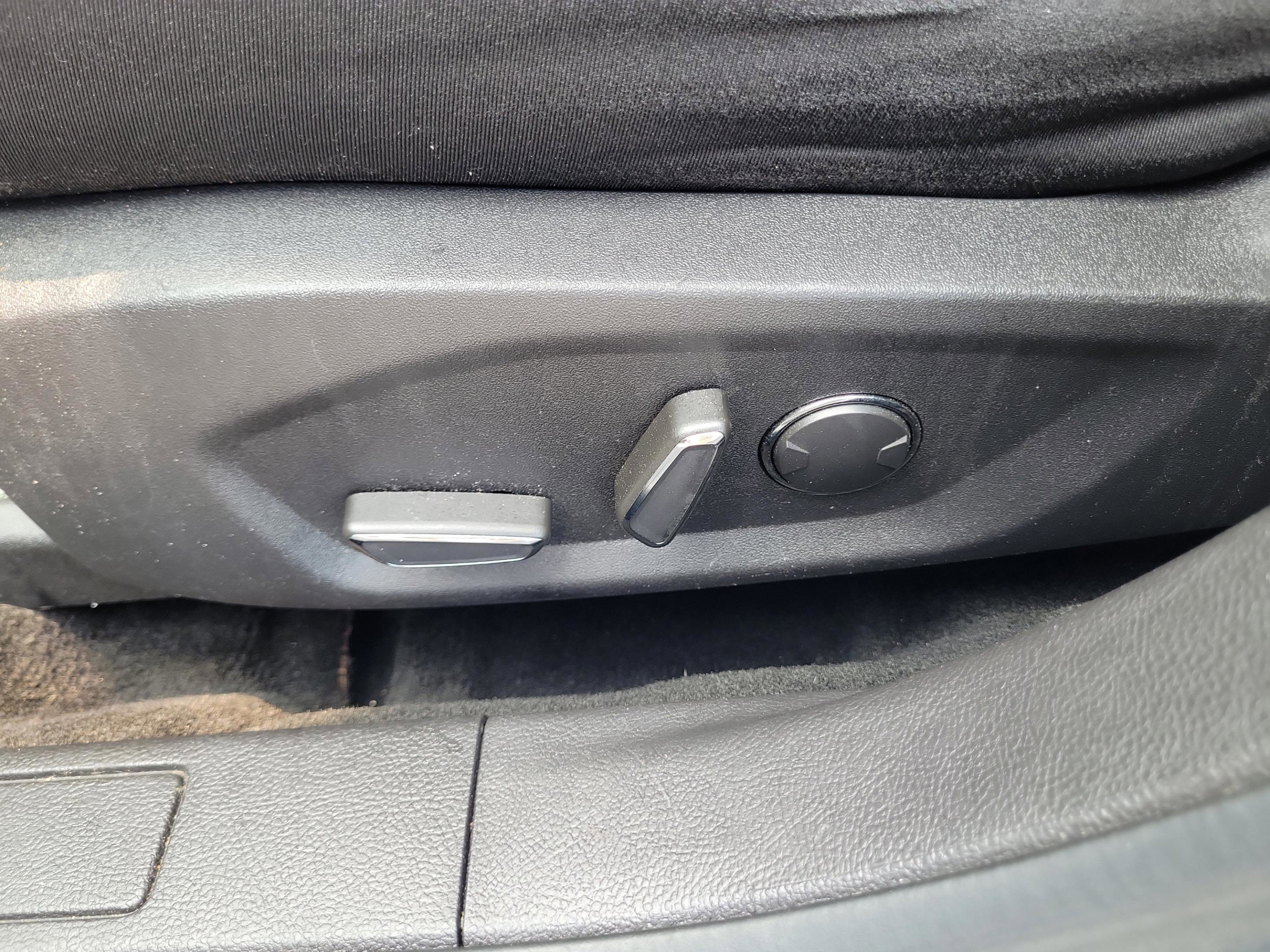 Used 2016 Ford Fusion SE FWD image 26