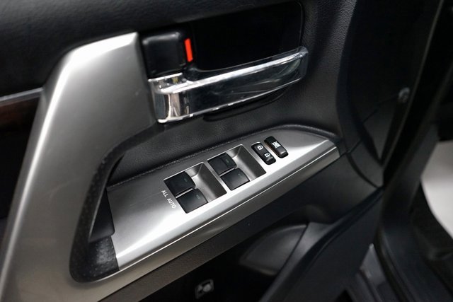 Used 2013 Toyota Land Cruiser image 30