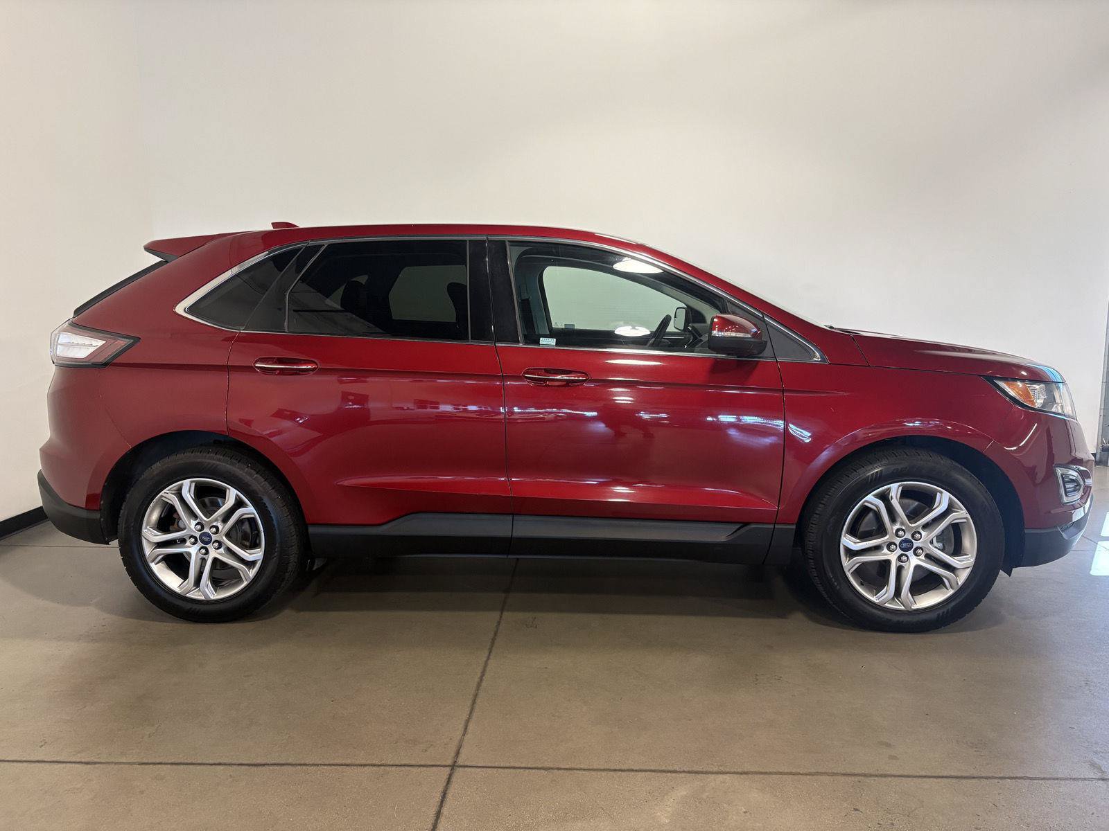 Used 2015 Ford Edge Titanium AWD/4WD image 2