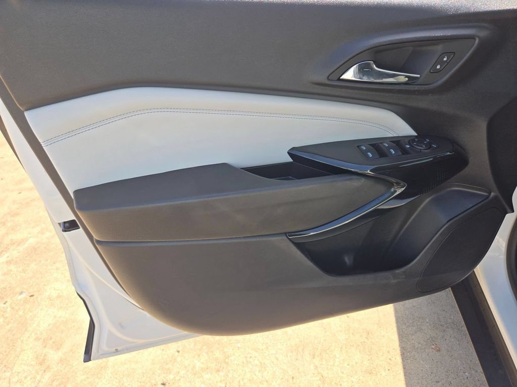 Used 2025 Chevrolet Trax LT w/ LT Convenience Package FWD image 15