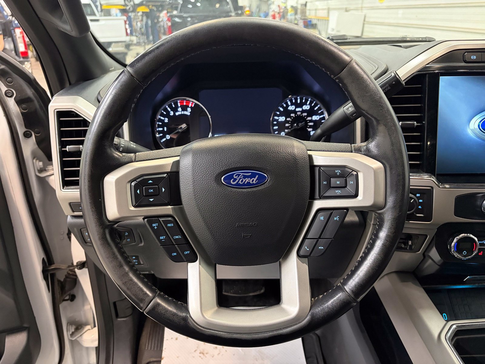 Used 2022 Ford F350 Lariat w/ Lariat Ultimate Package AWD/4WD image 14