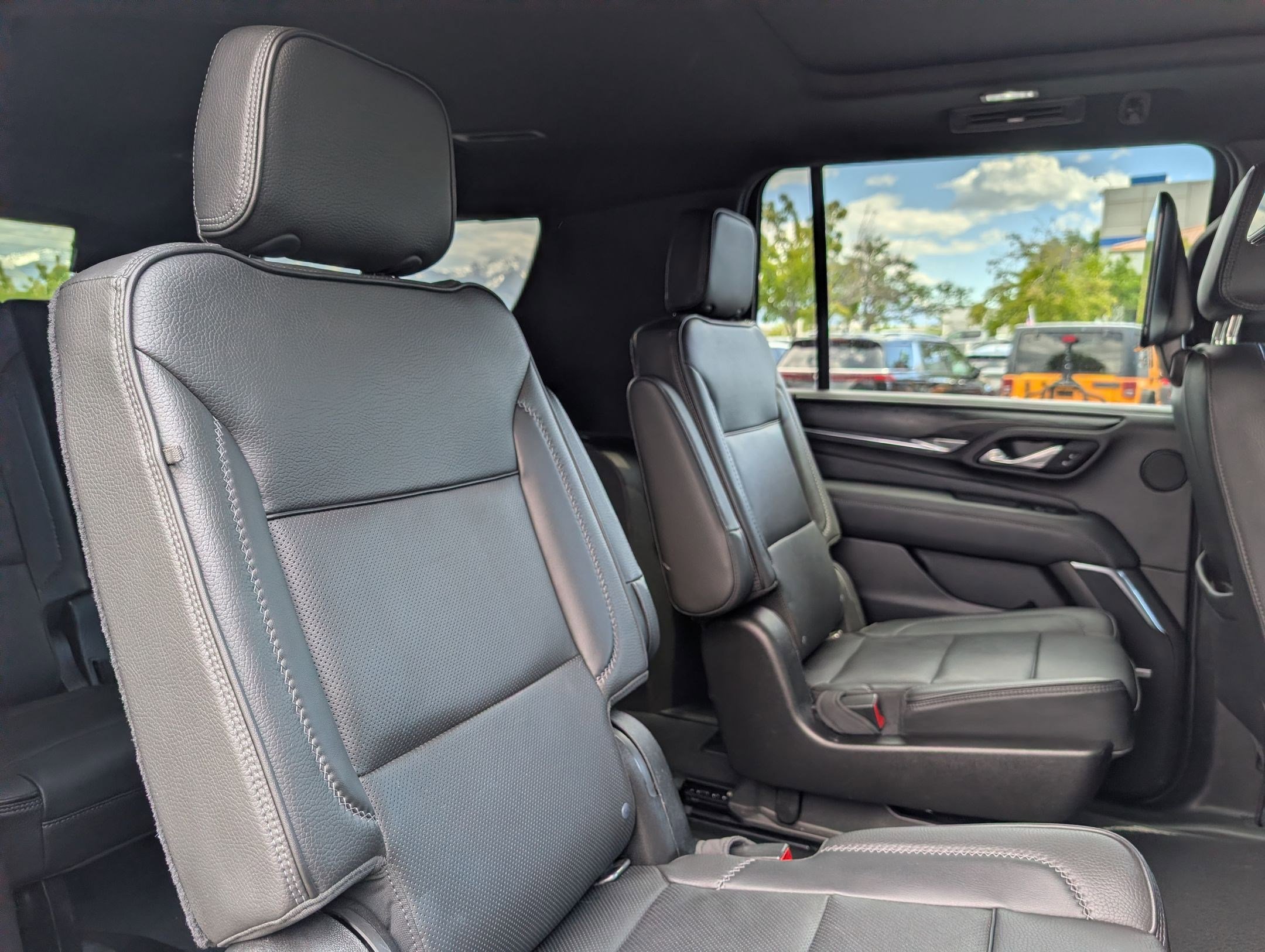 Used 2021 GMC Yukon XL Denali w/ Denali Premium Package AWD/4WD image 28
