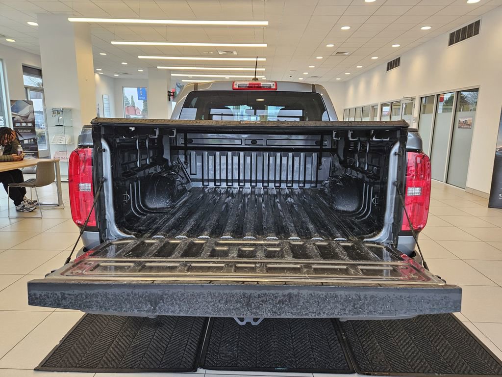 Used 2022 Chevrolet Colorado LT w/ Safety Package image 8