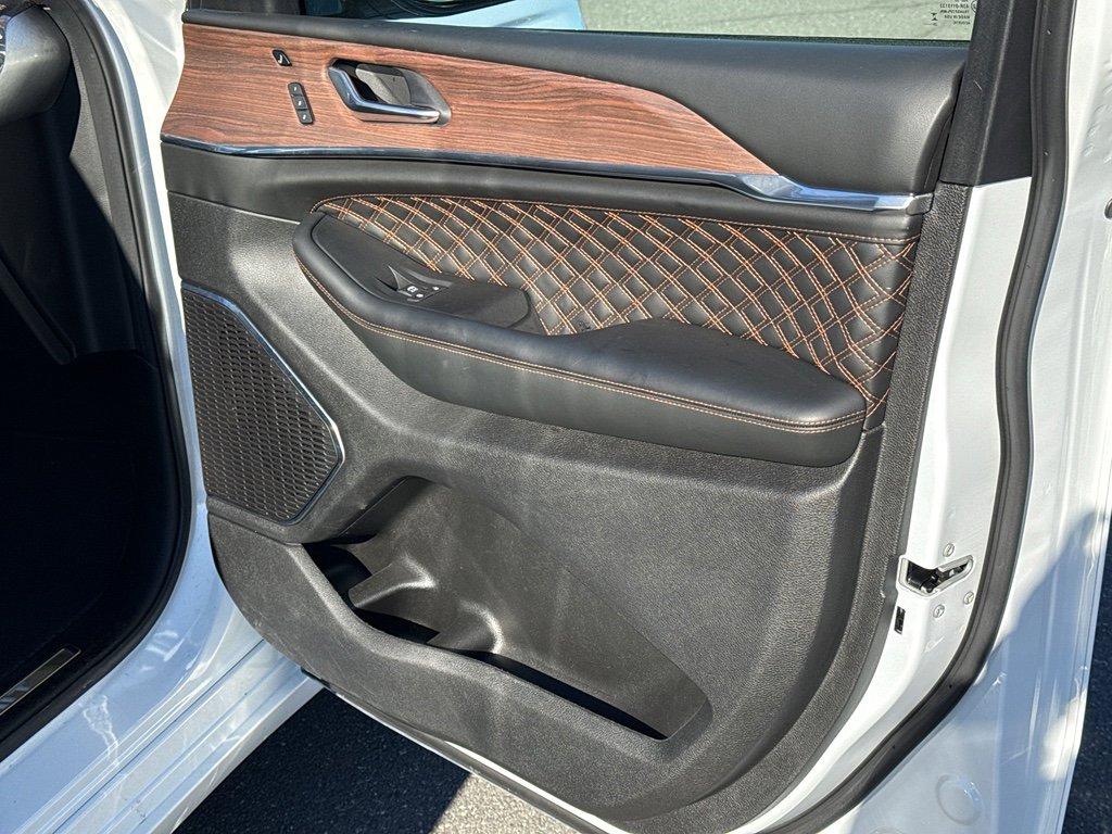 Used 2025 Jeep Grand Cherokee Summit image 33