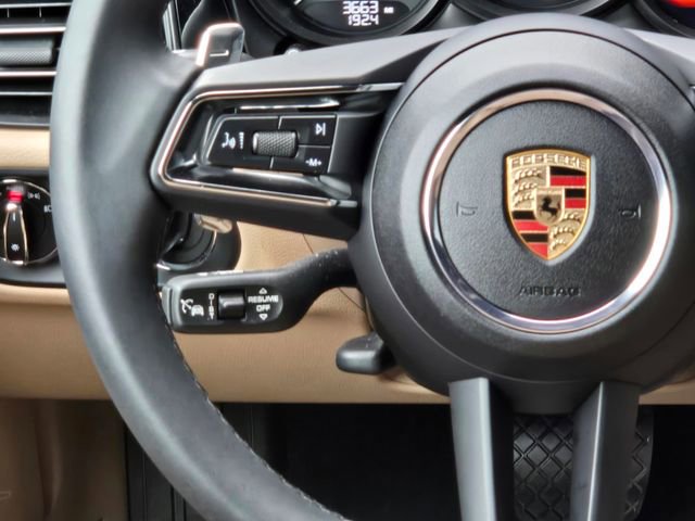 Used 2025 Porsche Macan image 18