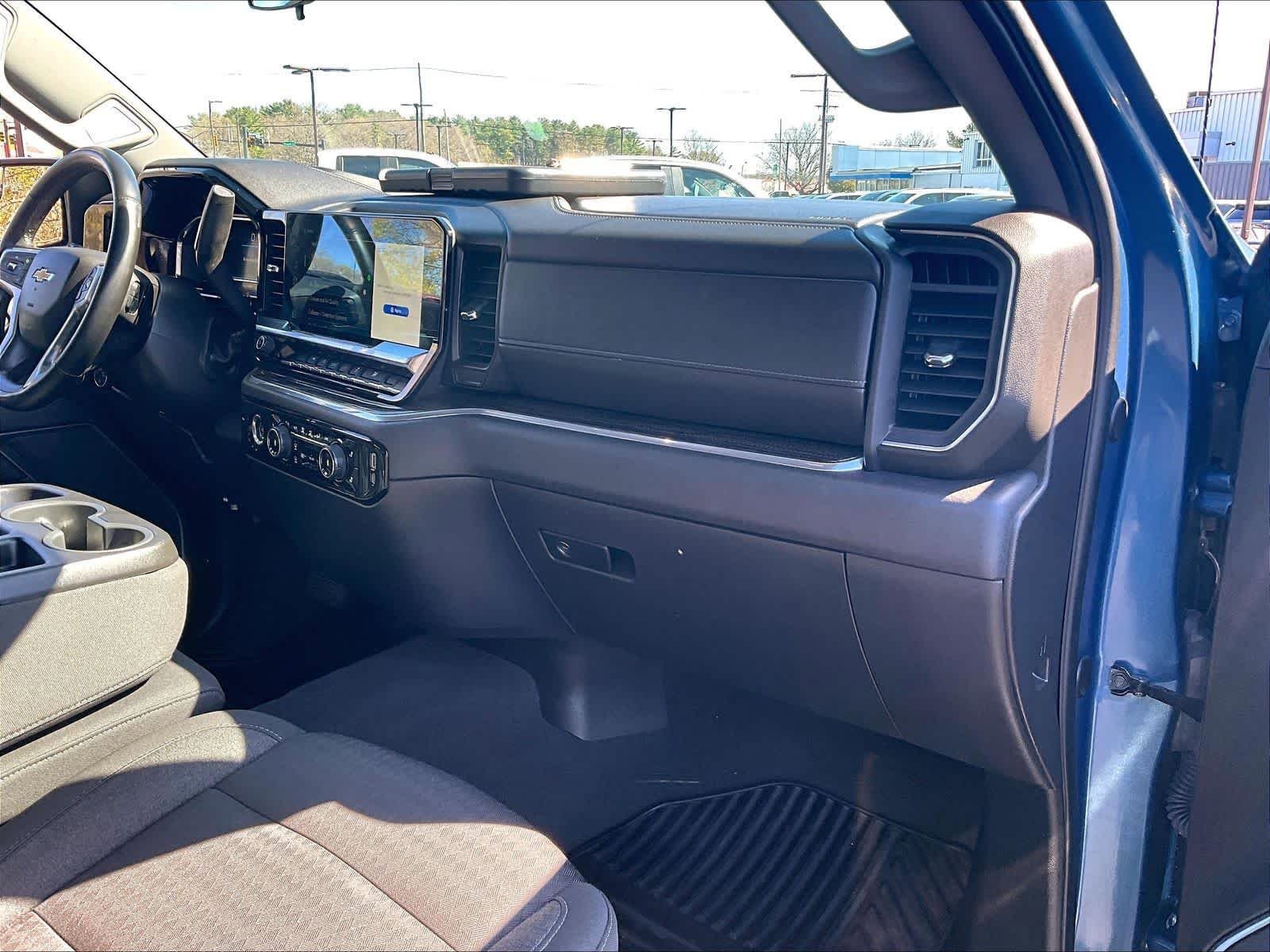 Used 2024 Chevrolet Silverado 1500 LT AWD/4WD image 13