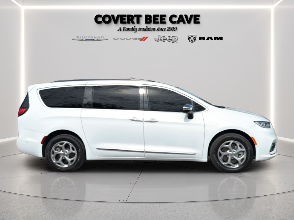 Used 2023 Chrysler Pacifica Limited w/ Uconnect Theater Family Group AWD/4WD image 8