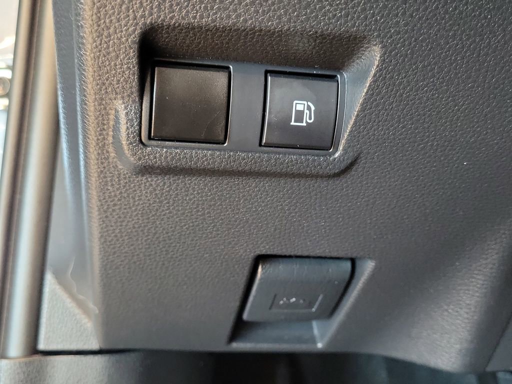 Used 2024 Toyota Corolla Cross SE AWD/4WD image 15