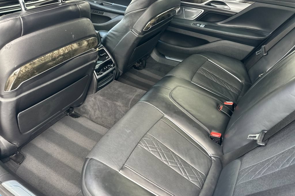 Used 2022 BMW 750i xDrive w/ Executive Package AWD/4WD image 12