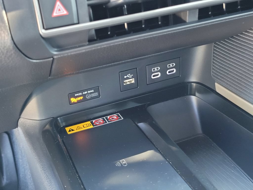 Used 2025 Toyota Camry SE FWD image 19