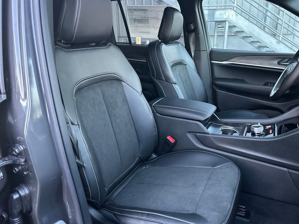 New 2026 Jeep Grand Cherokee Altitude image 37