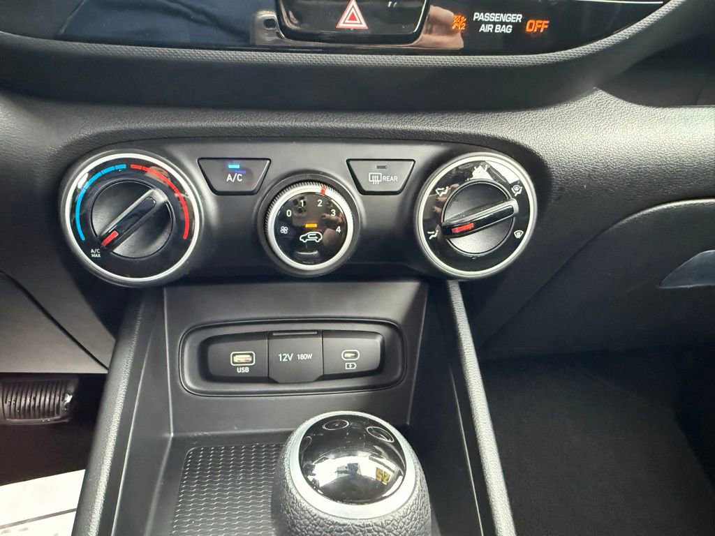 Certified 2025 Hyundai Venue SE image 23