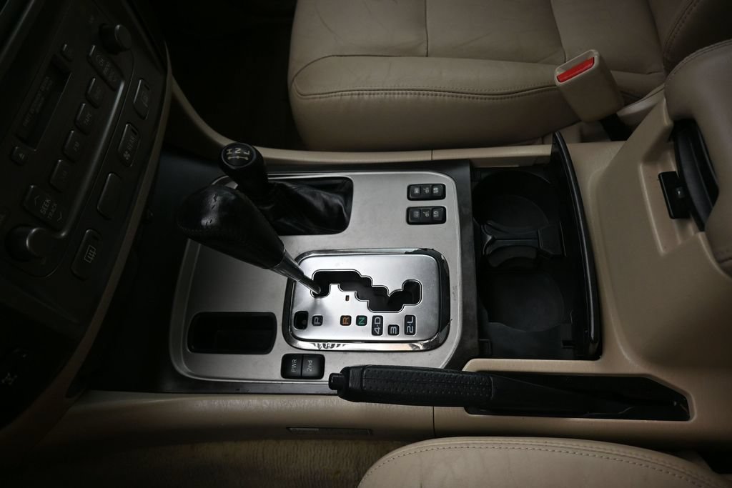 Used 2004 Toyota Land Cruiser AWD/4WD image 22
