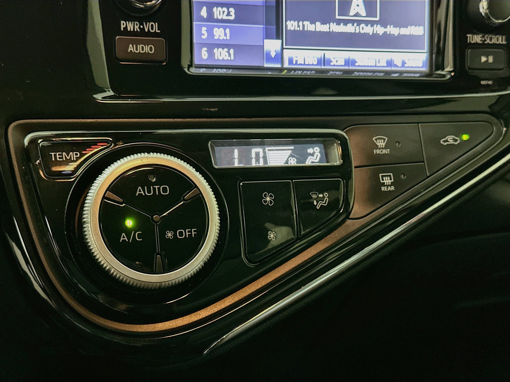 Used 2018 Toyota Prius C Two FWD image 22