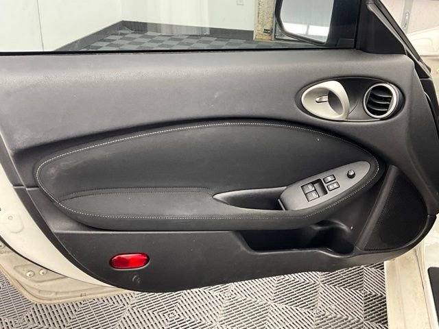 Used 2016 Nissan 370Z Coupe RWD image 12