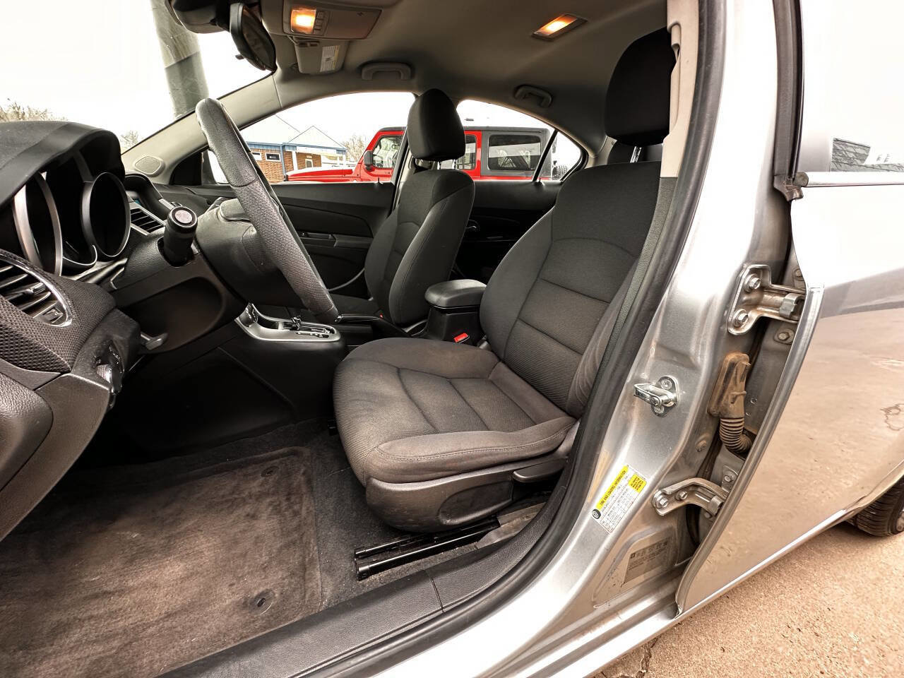 Used 2016 Chevrolet Cruze LT image 13