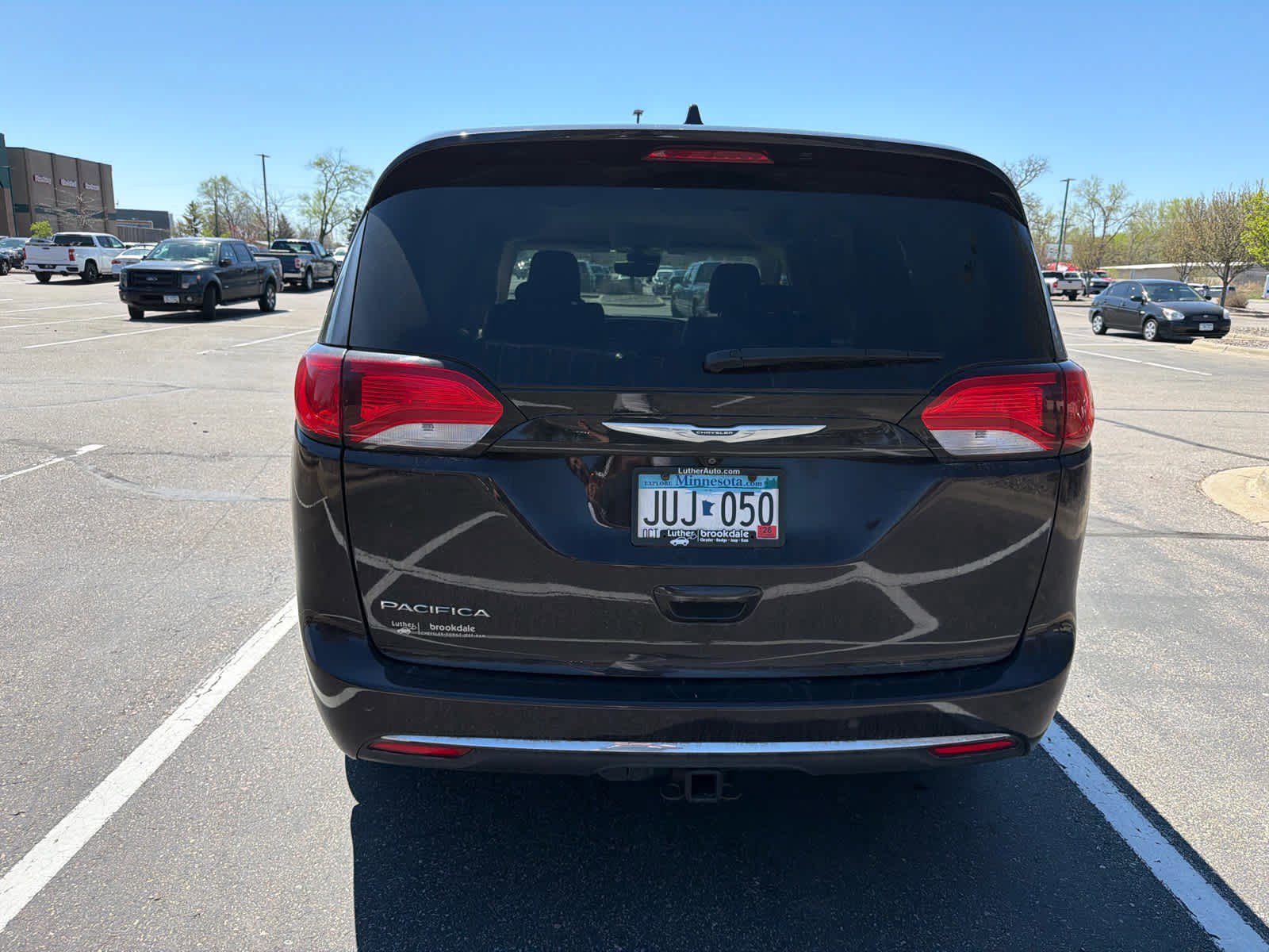 Used 2017 Chrysler Pacifica Touring-L Plus w/ Advanced Safetytec Group FWD image 6