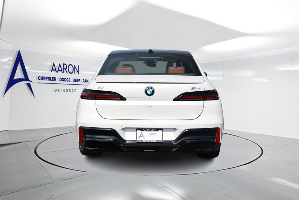 Used 2025 BMW i7 M70 w/ Executive Package AWD/4WD image 3