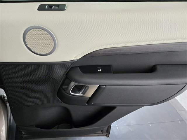 Used 2021 Land Rover Discovery S R-Dynamic image 22