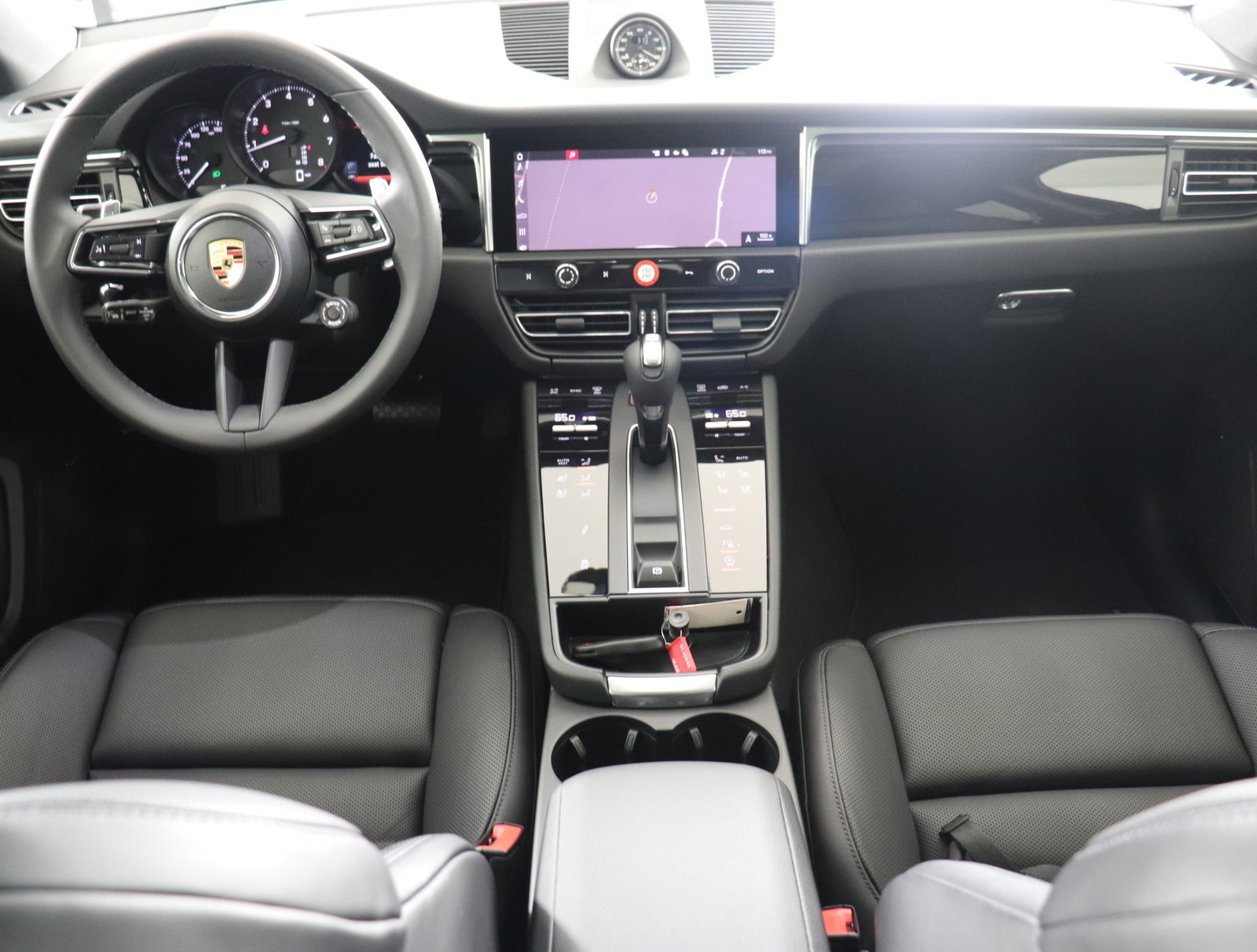 Used 2025 Porsche Macan image 19