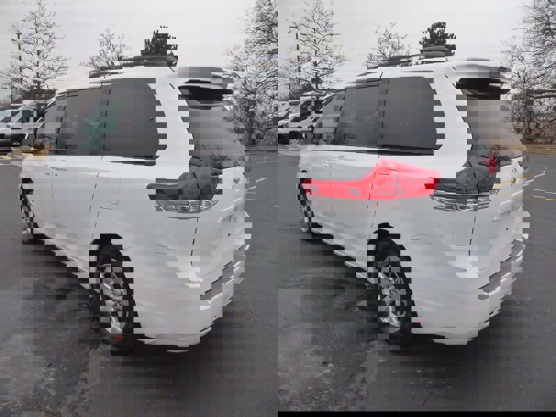 Used 2014 Toyota Sienna LE image 5